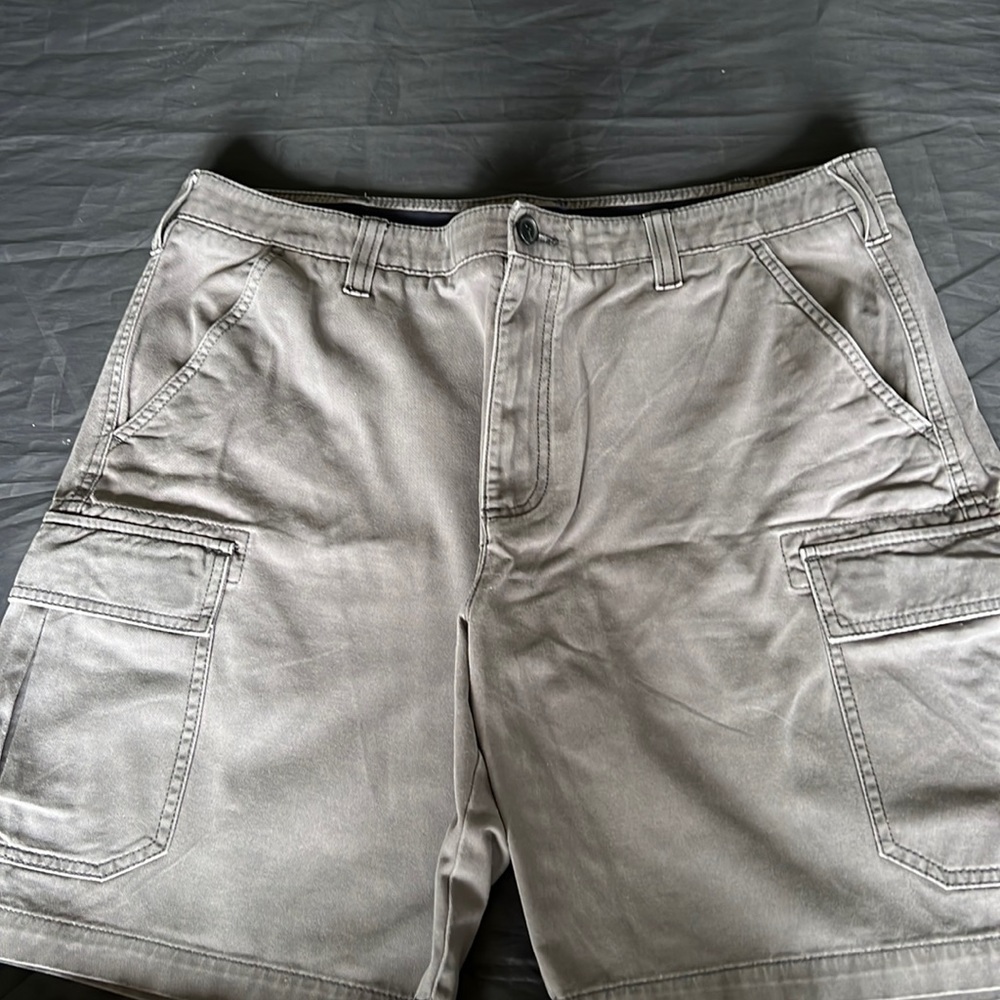 Gray cargo shorts. Size 38. Good condition.